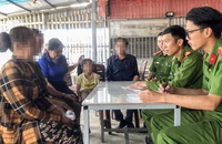 An Giang: Công an làm việc với người phụ nữ nắm tóc đánh dã man bé gái