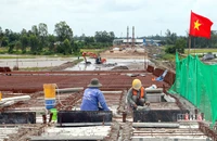 Cần Thơ: Phấn đấu ngày 30-6 sẽ thông xe kỹ thuật cao tốc trục ngang ĐBSCL