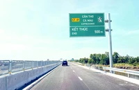 Bộ Xây dựng trả lời cử tri về đường dân sinh, cầu vượt cao tốc Cần Thơ - Cà Mau