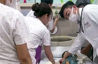 Người mẹ hoảng loạn cầu cứu và chuyến xe đặc biệt của CSGT Cần Thơ