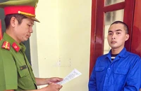 Bắt giam thanh niên vận chuyển thuê 1kg vàng từ Campuchia về Việt Nam