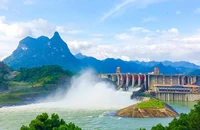 Chiều 1-6, thuỷ điện Tuyên Quang mở một cửa xả đáy