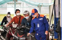 Chiều nay, giá xăng dầu giảm cực mạnh về mốc 25.000-26.000 đồng/lít