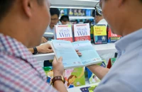 Mở cửa phòng trưng bày nhận diện sách lậu - sách thật