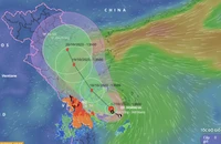 Áp thấp nhiệt đới đang mạnh lên thành bão, miền Trung tiếp tục hứng mưa lớn