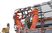 Hai lần tăng giá điện, EVN vẫn lỗ 