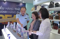 Mở cửa Phòng trưng bày 'Hiểu hàng thật - Tránh hàng giả'