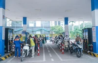 Sau 4 tuần tăng liên tiếp gần 1.600 đồng/lít, chiều nay xăng A95 giảm