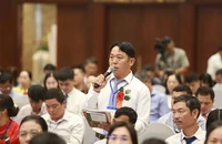 Sét đánh cột điện gió, hàng chục tấn cá chết, nông dân kêu cứu Bộ trưởng Nông nghiệp