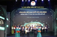 Chủ tịch Quốc hội dự lễ tôn vinh 63 nông dân Việt Nam xuất sắc 