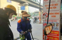 Chiều 9-1, giá xăng dầu cùng tăng