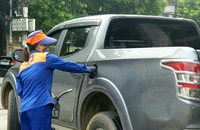 Giá xăng tăng liên tiếp lên hơn 20.000 đồng/lít