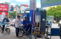 Chiều nay, giá xăng dầu giảm rất mạnh, xăng A95 còn gần 20.000 đồng/lít