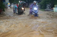 Bão số 12 gây mưa rất lớn ở miền Trung, yêu cầu sơ tán dân khỏi vùng nguy hiểm