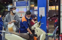 Đầu năm 2026, giá xăng giảm đồng loạt về mốc 18.000 đồng/lít