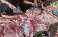 Giá thịt heo tăng trước Tết, tiểu thương lo sức mua giảm