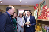 Ra mắt mô hình trưng bày kết hợp livestream, thúc đẩy tiêu thụ hàng Việt