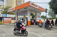 Chiều 7-3, giá xăng tăng sốc lên hơn 27.000 đồng/lít, dầu hỏa vọt lên 35.000 đồng/lít