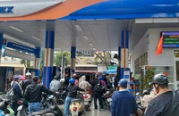 Xả quỹ bình ổn, giữ nguyên giá bán lẻ xăng dầu