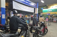 Nóng: Đồng loạt giảm nhiều loại thuế, giá xăng giảm hơn 5.600 đồng/lít