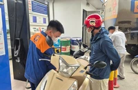Chiều 23-4, giá xăng dầu tiếp tục giảm, xăng A95 chỉ còn 22.880 đồng/lít