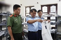 Kiểm tra kho hàng 'khủng' ở Hà Nội, phát hiện nhiều vi phạm