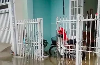 Mưa lớn, nhiều nhà dân ở TP Đà Nẵng ngập sâu
