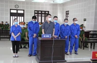 Cựu cán bộ nhận hối lộ tiếp tay cho chuyên gia ‘dỏm’ lãnh 3 năm tù