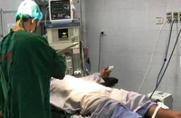 Thanh niên tự bẻ gãy 'súng' rồi xin BS 'cứu giống nòi nhà em'