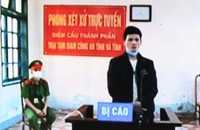 Vào tù vì nhặt được thẻ ATM của bạn nhậu rồi nổi lòng tham 