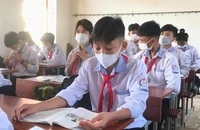 Trao Thư khen và quà của Chủ tịch nước cho học sinh cứu sống 2 em nhỏ 