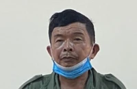 Đi ship cá, vào tận nhà dâm ô bé gái 8 tuổi