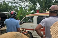 Thi thể 2 mẹ con nổi trên sông Bùng
