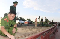 Giám đốc 15 lần thuê người làm giả hóa đơn để hợp thức 'cát lậu'
