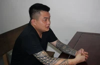 Khởi tố 3 người ném nhầm pháo nổ vào nhà dân