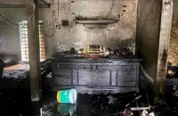 1 người đàn ông tử vong nghi do tự thiêu, gây cháy nhà