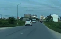 Tìm ra tài xế xe Huyndai i10 đánh võng 'tạt đầu xe" ô tô trên quốc lộ bị quay video