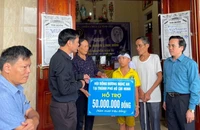 3 anh em mồ côi bố mẹ vì lũ dữ được nhiều người hỗ trợ