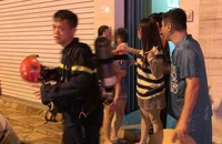 Giải cứu được 4 người mắc kẹt trong căn nhà đang cháy