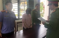 Nữ kế toán làm giúp hồ sơ khống để hiệu trưởng tham ô 