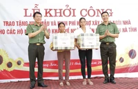 Bộ Công an trao tặng nhà cho 1000 gia đình khó khăn ở Hà Tĩnh