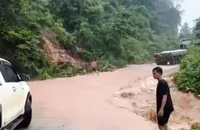 Vụ sạt lở trôi xe người Việt ở Lào: Tuyến đường độc đạo vẫn ách tắc 