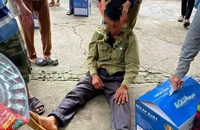 Người dân ngất xỉu vì bị lừa mua nồi áp suất 'dỏm'