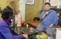 Nữ chủ tiệm vàng âm thầm nhắn tin cho công an ‘dân đang bị lừa tiền’