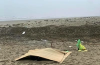 Ngư dân phát hiện thi thể phụ nữ mang túi xách trôi dạt trên biển 