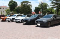 Thu giữ 5 ô tô sang của nhóm 17 người đánh bạc trực tuyến bằng tiền kỹ thuật số