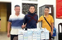 Phát hiện 16 kiện hàng sữa nghi chứa ma túy từ Châu Âu về Việt Nam