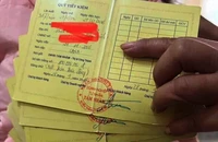 Dân tố chủ tiệm vàng phát hành ‘sổ tiết kiệm’ 