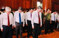 Tổng Bí thư Tô Lâm dâng hương tưởng nhớ Chủ tịch Hồ Chí Minh tại Nghệ An