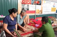Nghệ An: Cán bộ đến kiểm tra cơ sở chữa bệnh bằng uống nước i-on kiềm thì bị 'nhốt'
